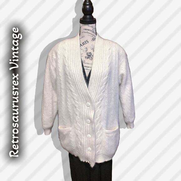 Vintage 1980’s Retro Oversized Offwhite Angora Cardigan Sweater - Picture 2 of 14